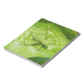 Groene sprinkhaan camouflage notitieblok (Linkerzijde)
