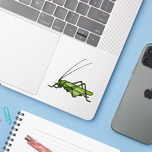  groene sprinkhaan sticker (Laptop met iPhone)