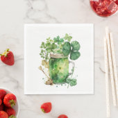 Groene St. Patrick's Day-bier in Servet (Insitu)