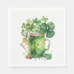Groene St. Patrick's Day-bier in Servet