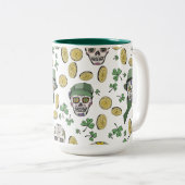Groene St Patrick's Day Ierse Suikerschedel Custom Tweekleurige Koffiemok (Voorkant rechts)