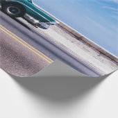 Groene staatsgreep op grijze asfaltweg cadeaupapier (Hoek)