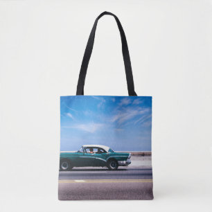 Groene staatsgreep op grijze asfaltweg tote bag