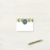 Groene Stippen en Blauwe Monogram Post-it® Notes (Op bureau)