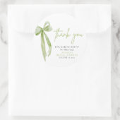 Groene strik Zij is bezig met de voorbereidingen v Ronde Sticker (Tas)