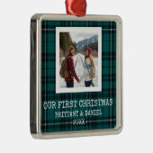 Groene Tartan Onze Eerste Kerstmis Metalen Ornament (Rechts)