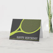 Groene tennisracket op grijze verjaardag kaart (Voorkant)