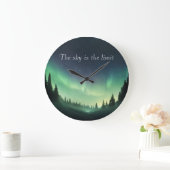 Groene tinten van het noorderlicht nachtelijke hem grote klok (Huis)