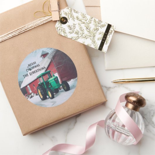 Groene Tractor en Rode Schuur Ronde Sticker (Geschenken)