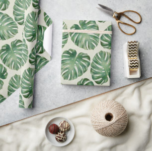 Groene tropische monstera laat een patroon achter cadeaupapier