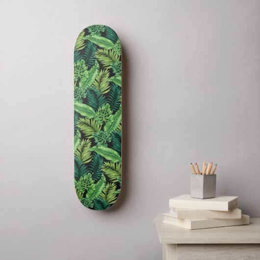 Groene tropische palmbananenmonstera lekt persoonlijk skateboard (Muurkunst)