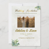 Groene trouwkaart, met vaste gouden titel save the date (Voorkant)