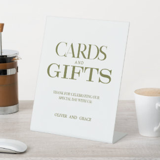 Groene typografie kaarten en cadeaus bruiloftspodi reclamebord met voetstuk
