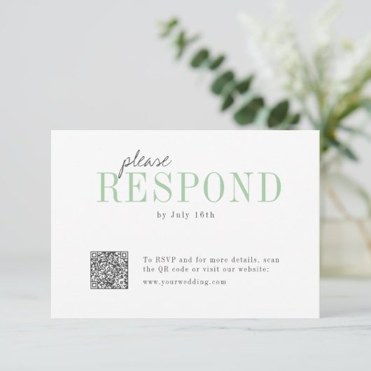 Groene typografie minimalistische QR code bruiloft RSVP Kaartje (Staand voorkant)