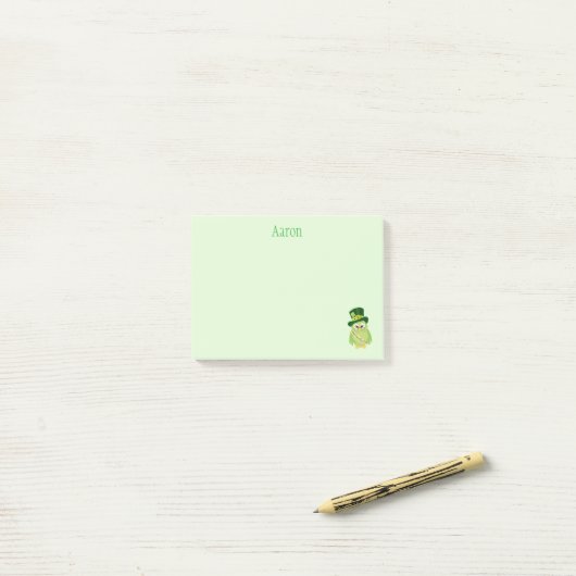 Groene Uil St Patrick Day Post-it® Notes (Op bureau)