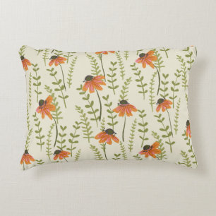Groene varens, oranje bloemen, natuur. accent kussen