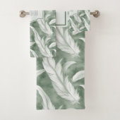 Groene Veren Delicate Grijze Geborduurde Initialen Bad Handdoek (Insitu)