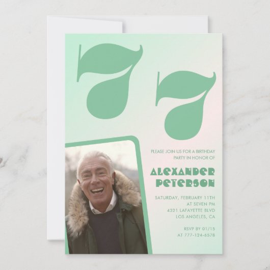 Groene verjaardagsuitnodigingen met verloop 77 jaa kaart (Voorkant)