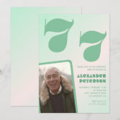 Groene verjaardagsuitnodigingen met verloop 77 jaa kaart (Voorkant / Achterkant)