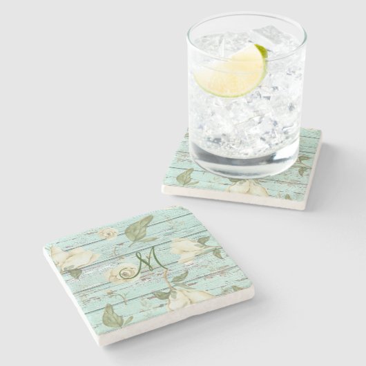 Groene verouderde houten monogram met magnolia's stenen onderzetter (Zijkant)