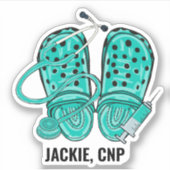 Groene Verpleegklompen & Spuit Monogram Waterdicht Sticker (Voorkant)