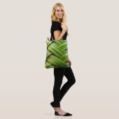Groene verse bamboevlechting tote bag (Op model)