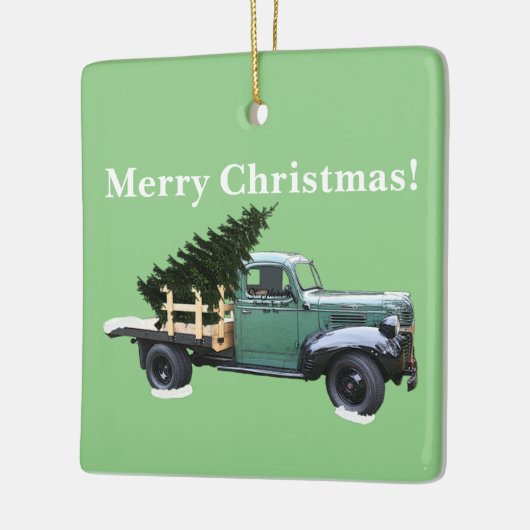 Groene  versiering van vrachtwagen en vierkant keramisch ornament (Links)