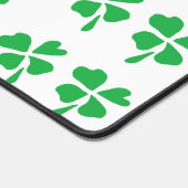 Groene vier klaverbladeren wit bureaumat (Hoek)