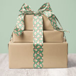 Groene Vintage Retro Kerstman Kerst Satijnen Lint<br><div class="desc">Voeg een nostalgisch tintje toe aan uw vakantiedecoraties met dit groene kerstmanssatijnen lint. Met een klassiek Santa Claus-ontwerp met feestelijke sneeuwvlokken tegen een stevige achtergrond, is dit lint perfect voor cadeauverpakkingen, vakantiegangers, kransen en meer. De retro-stijl en het levendige ontwerp maken het een opvallende accessoire voor het verbeteren van uw...</div>