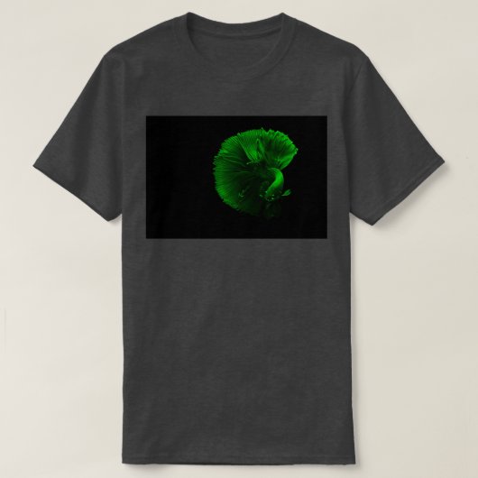 groene vis in het donker t-shirt (Design voorkant)