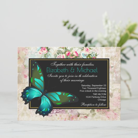 Groene vlinder op een  collage bruiloft kaart (Staand voorkant)