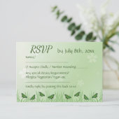 Groene vlinder op lichtgroen  -  RSVP kaartje (Staand voorkant)