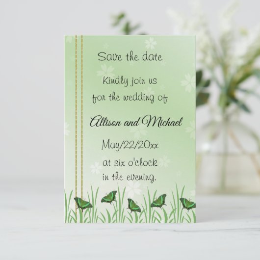 Groene vlinder op lichtgroen - save the date (Staand voorkant)