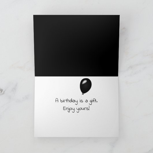 Groene vogelballon op zwart kaart (Binnen)