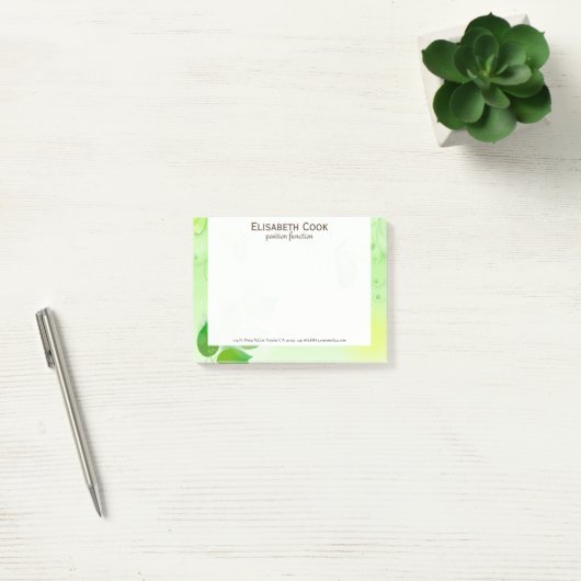 Groene voorjaarsachtergrond met vlinder post-it® notes (Kantoor)