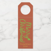 Groene vrolijke kersttypografie op roodbruin flessenhanger (Voorkant)