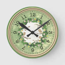 Groene wandklok met vogels en bloemen