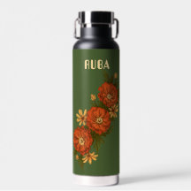 Groene waterfles met rode bloemen