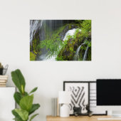 Groene Waterval Scène Poster (Thuiskantoor)