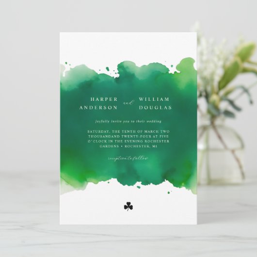 Groene waterverf en klaverbruiloft kaart (Staand voorkant)