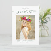 Groene Whimsical Script 2022 Foto Afstuderen Aankondiging (Staand voorkant)