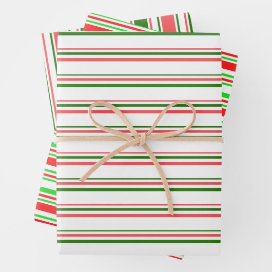 Groene, witte, rode, met kerstmis gekleurde lijnen inpakpapier vel (In situ)