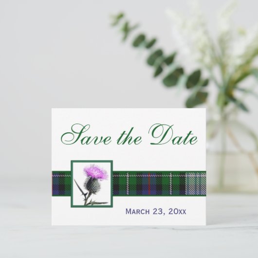 Groene, witte Tartan Thistle Save the Date Briefka Aankondigingskaart (Staand voorkant)