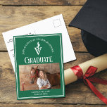 Groene Witte Veterinaire School Foto Afstuderen Briefkaart<br><div class="desc">Dit aangepaste groene veterinaire school afstuderen aankondiging briefkaart is voorzien van witte typografie voor een klas van 2025 afstuderen boven uw student foto. Pas je aan met je afstudeerjaar onder de veterinaire medische caduceus en fotografeer voor een geweldig gepersonaliseerd briefkaart voor dierenartsen.</div>