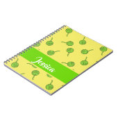 Groene wolrollen op geel notitieboek (Linkerzijde)