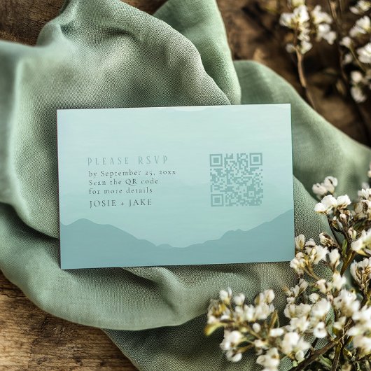 Groene zachte bergen bruiloft rsvp met qr code informatiekaartje