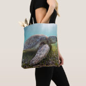 Groene Zee schildpad in duusk | Akumal Bay Tote Bag (Dichtbij)