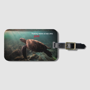 Groene zeeen schildpad zwemmen onder water bagagelabel