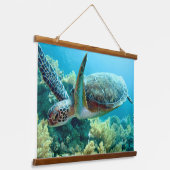 Groene Zeeen schildpad zwemt het rode Zee Hangend Wandkleed (Gebogen)