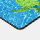 Groene Zeeen schildpadden op Turquoise waterachter Bureaumat (Hoek)